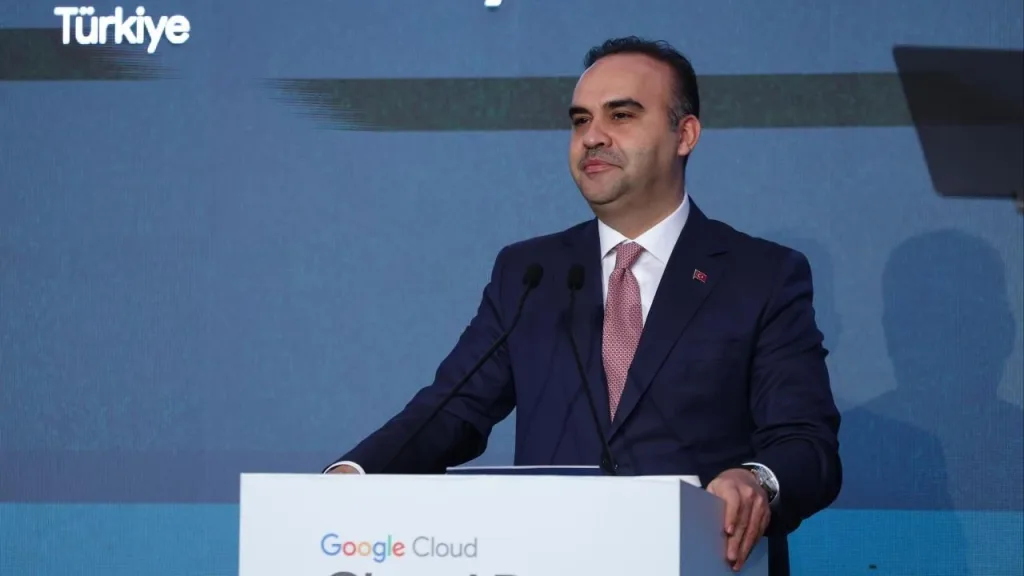 Türkiye 2030’a Kadar 10 Milyar Dolarlık Veri Merkezi ve Yapay Zekâ Yatırımını Harekete Geçiriyor