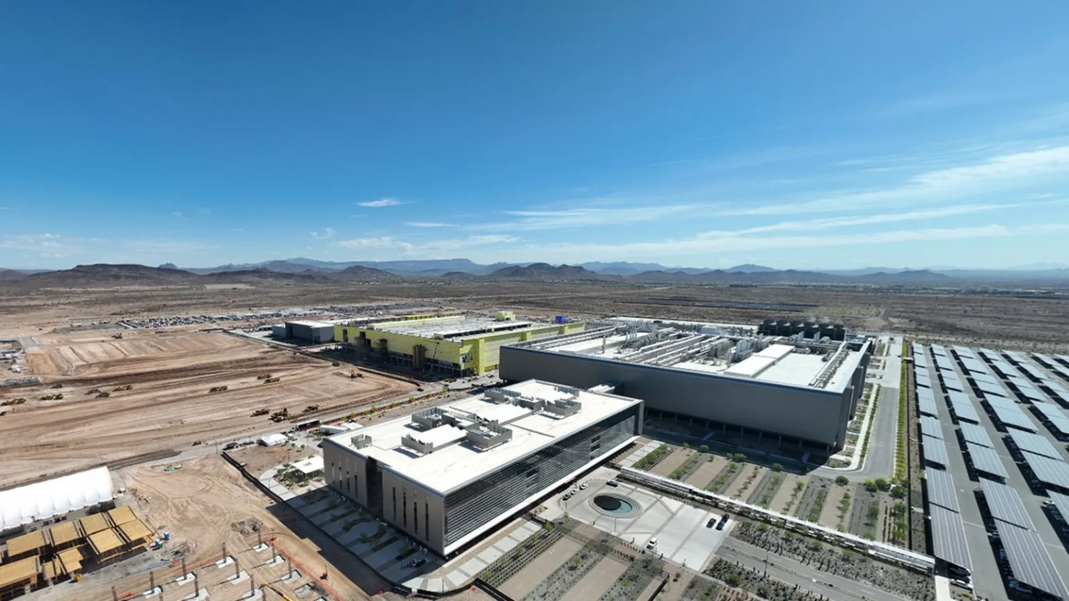 TSMC’nin temmuz geliri yüzde 44,7 arttı; AI talebi güçlü TSMC Arizona yarı iletken üretim kampüsünün havadan görünümü