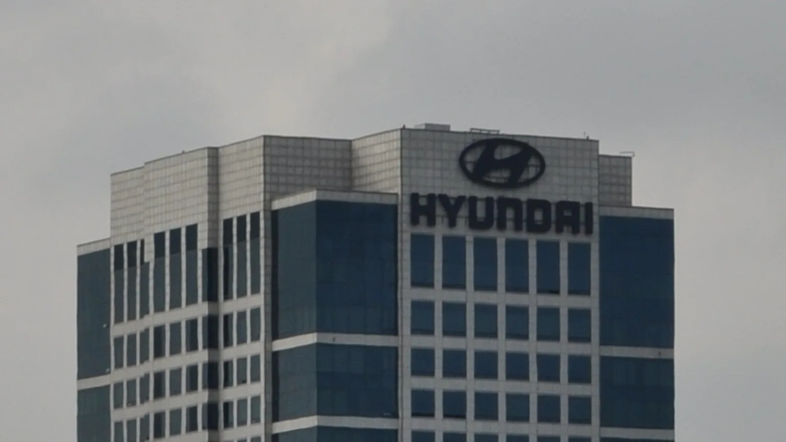 Hyundai işçileri 10 yılın ilk tam gün grevinde iş güvencesi istedi