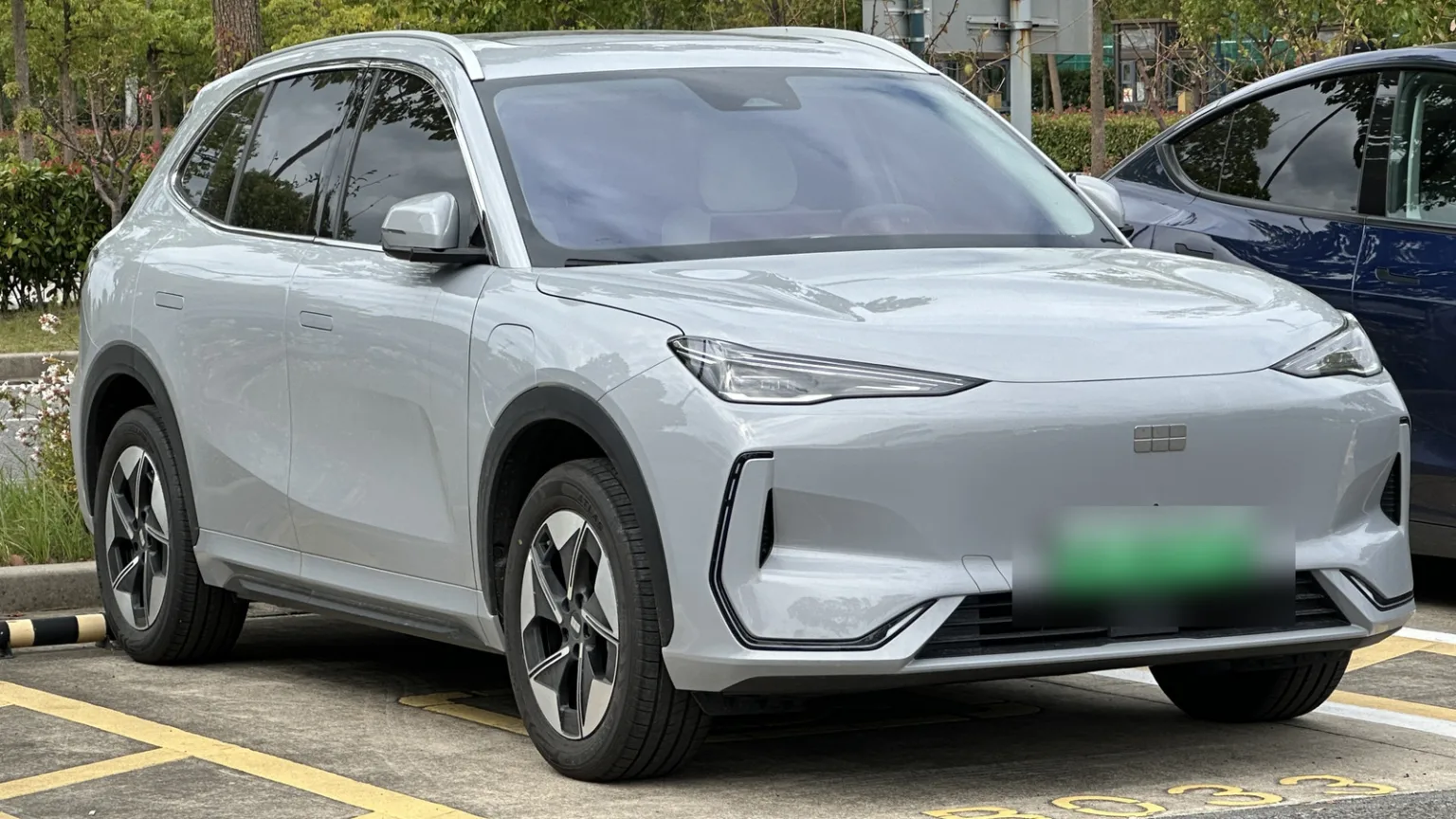 Geely, elektrikli aracı 4,5 dakikada şarj eden sistemi tanıttı Geely, elektrikli aracı 4,5 dakikada şarj eden sistemi tanıttı