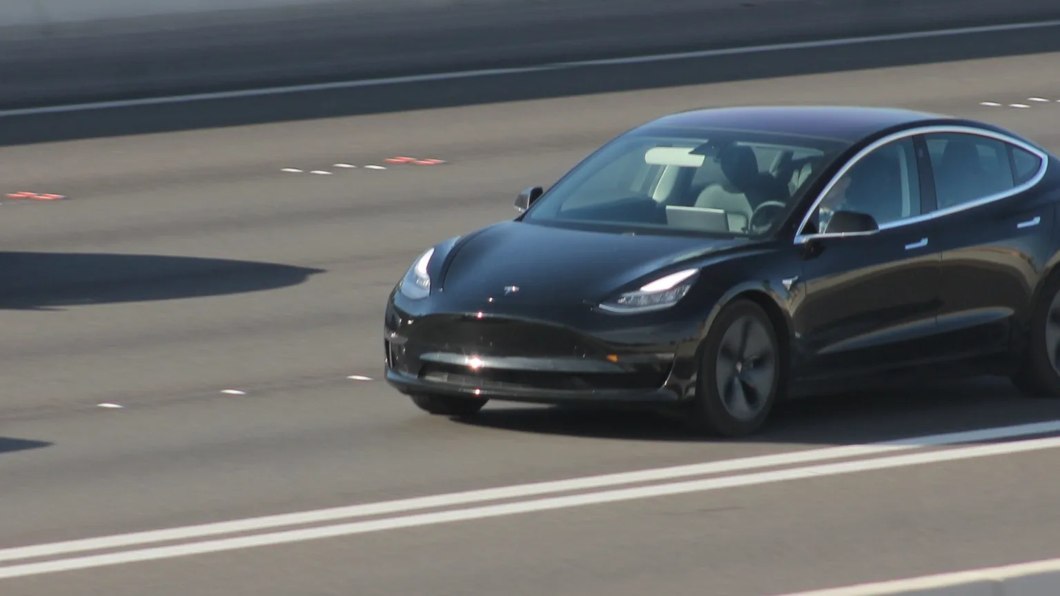 Tesla FSD açıkken 71 yaşındaki yaya öldü: CHP kaydı ne gösteriyor, ne göstermiyor