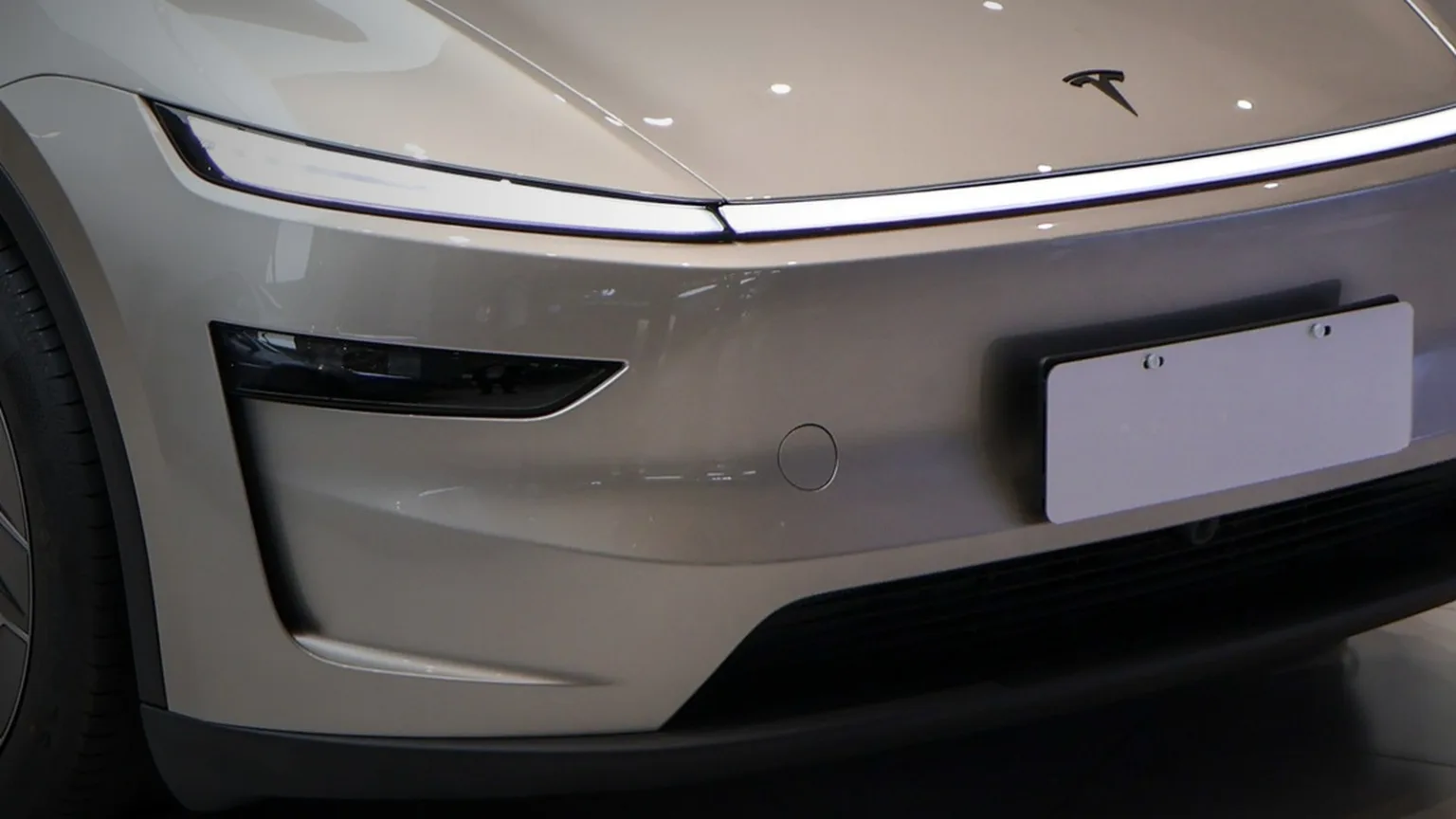 Tesla üçüncü çeyrekte ürettiğinden fazla araç teslim etti, beklentiyi aştı